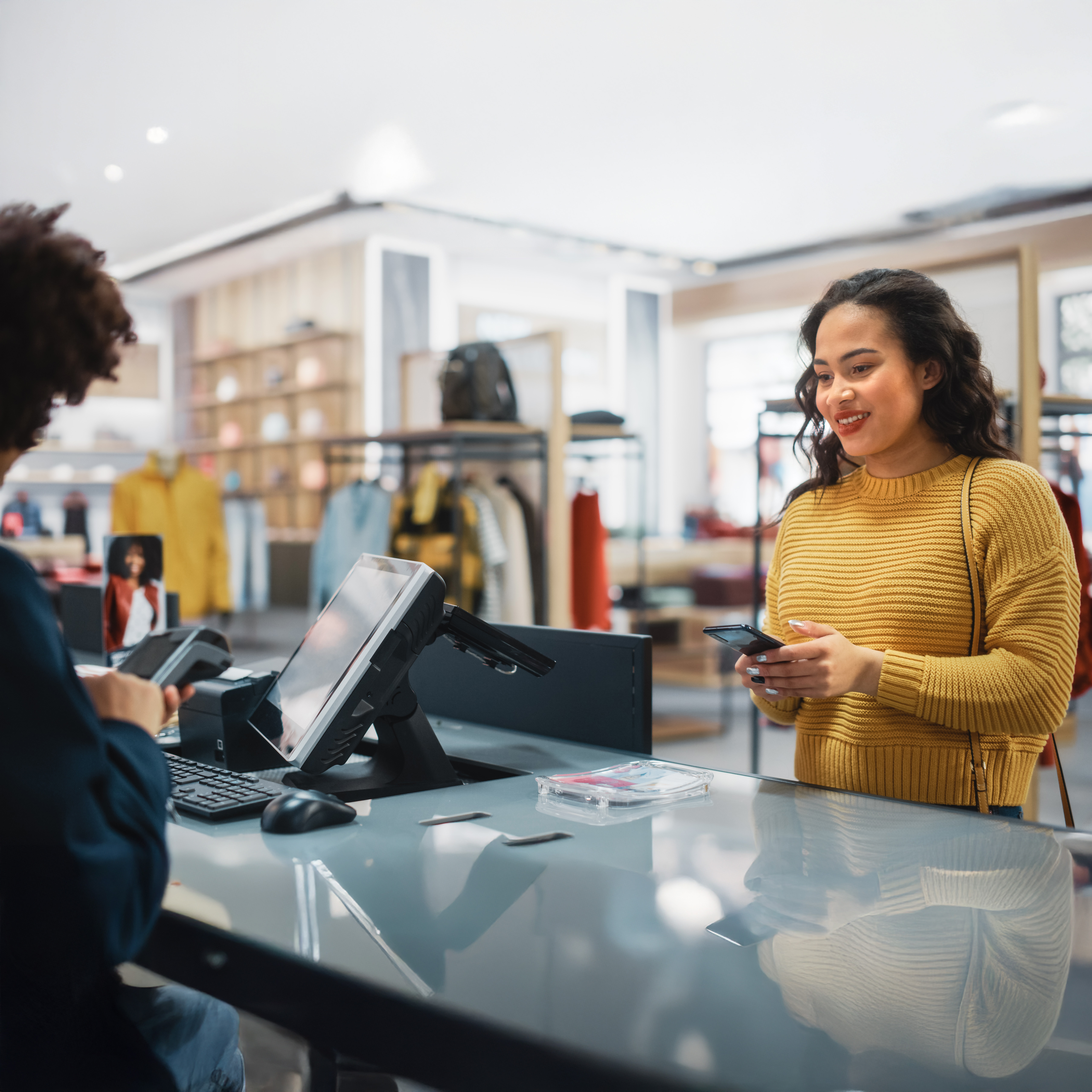 The Retail Challenge: Optimizing Business Operations and Customer Experiences at the Edge